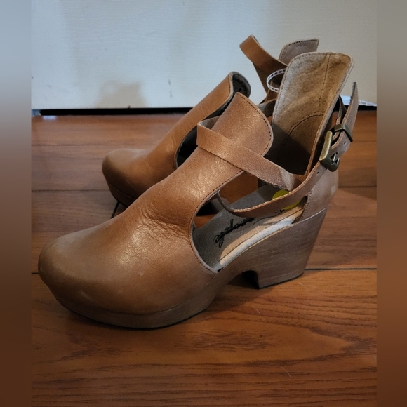 Brand new with tags - Free People Cedar Clog size 6 - Picture 9 of 14